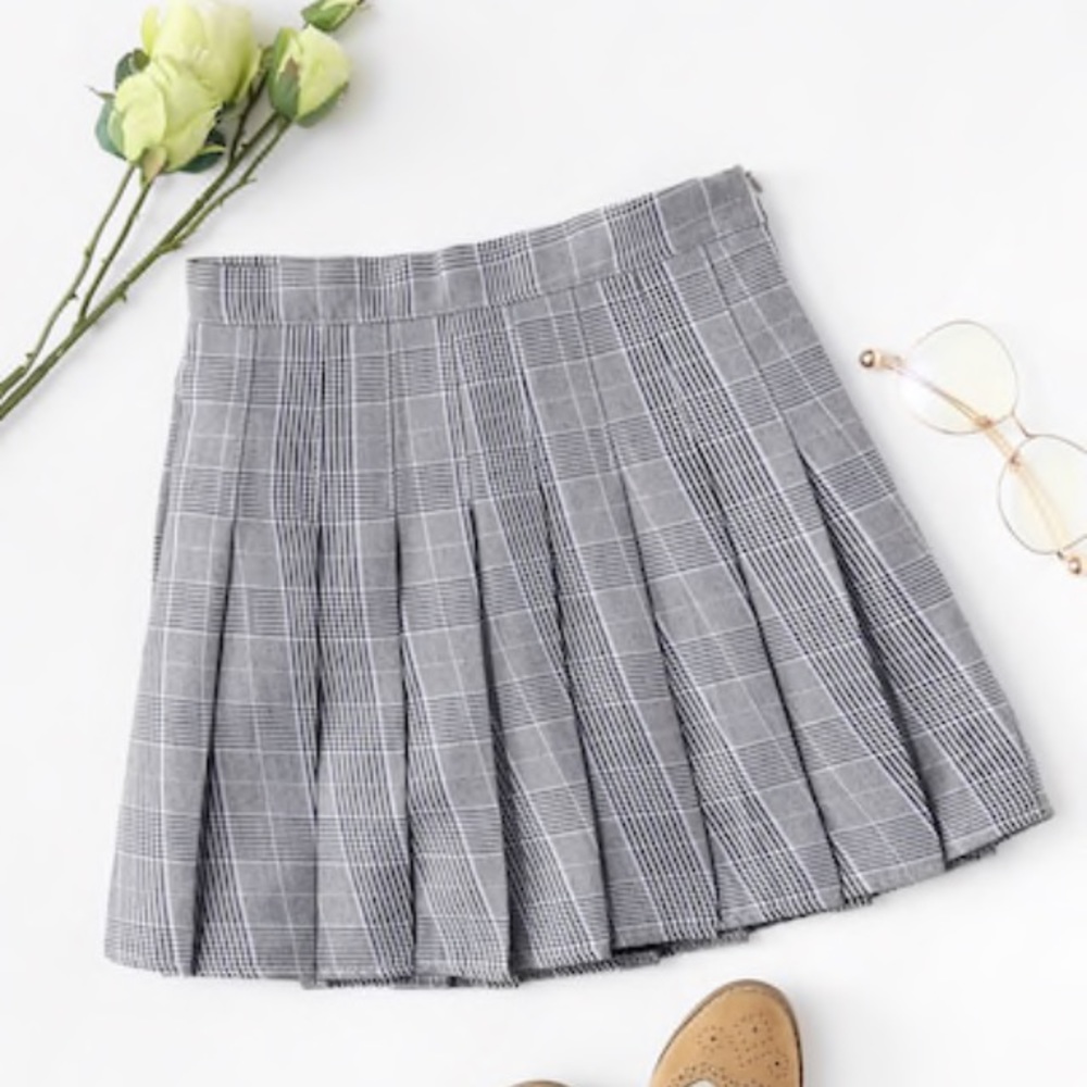 Grey plaid pleated skirt